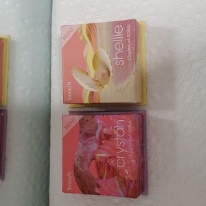 2 Benefit Mini Box Blushes